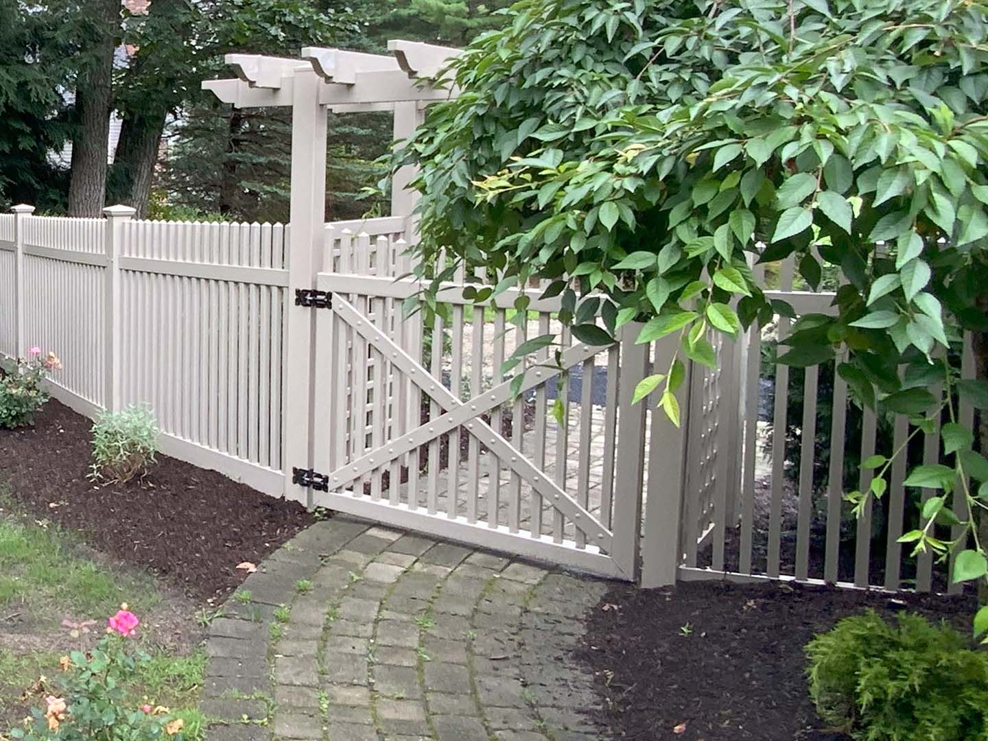 Vinyl fence project completed by New England Automatic Gate in the Merrimack Valley, Massachusetts