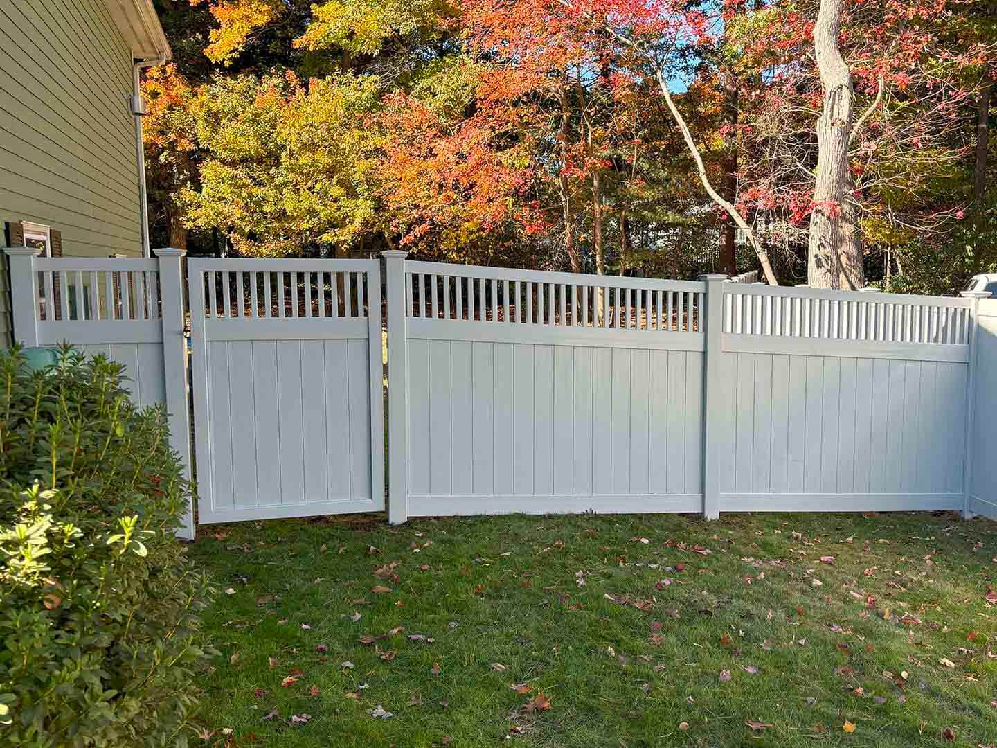 Vinyl fence project completed by New England Automatic Gate in the Merrimack Valley, Massachusetts